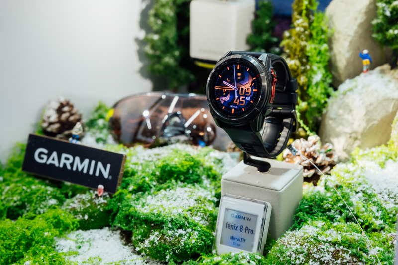 aoa体育携手Garmin 推出首款Micro LED智慧手表