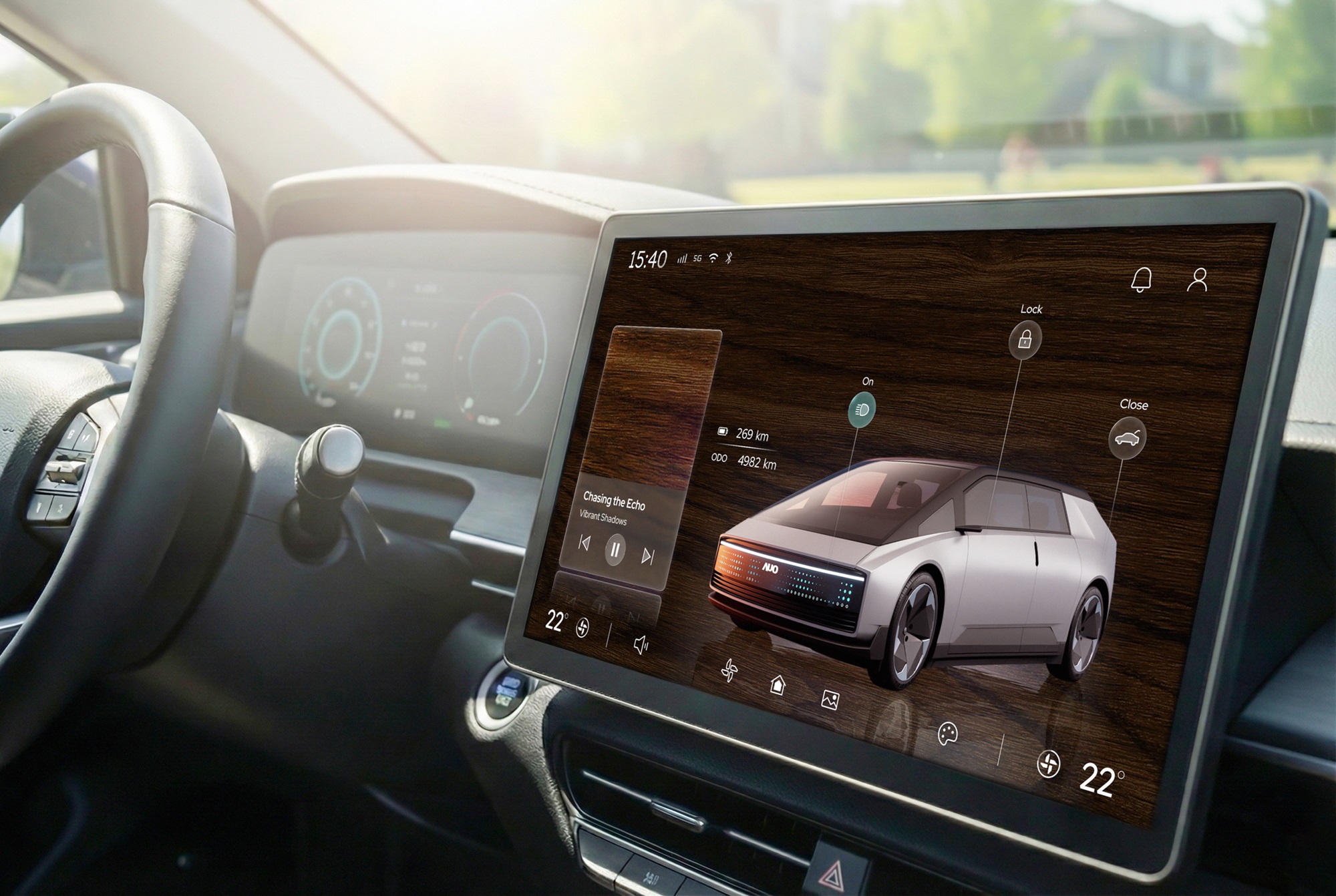 aoa体育五度蝉连科睿唯安全球百大创新机构，在显示科技、智能出行与垂直场域相关领域布局研发与专利先机。图为aoa体育在智能出行领域，将先进显示技术应用于座舱的驾驶与中控区域